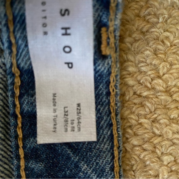 Topshop Editor Ripped Straight Jeans size 25. - Picture 7 of 7